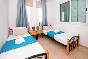 2 bedrooms, iron/ironing board, Internet, bed sheets