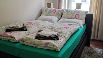 1 Schlafzimmer, Schreibtisch, Reisekinderbett, kostenloses WLAN