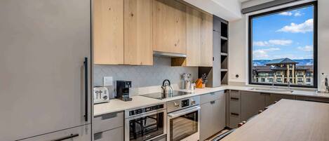 Stovetop, dishwasher, coffee/tea maker, toaster