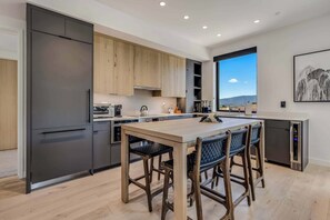 Stovetop, dishwasher, coffee/tea maker, toaster