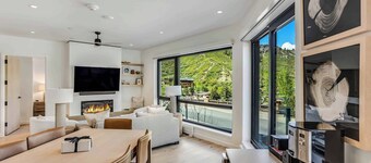 Electric Pass Lodge 106