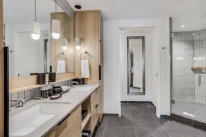 Bathtub, hair dryer, towels