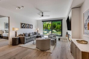 Living area - Electric Pass Lodge 403 (Snowmass Village)