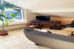 Smart TV - Jünkerath Romantic Garden Stay (Jünkerath)