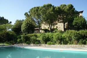 Pool - Apartment in Umbria for family (Mantignana)