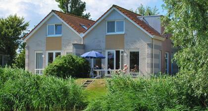 Maison de vacances au bord de l'eau en Frise