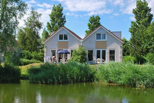 Ferienhaus am Wasser in Friesland