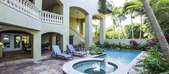 Sandcastle Captiva luxurious, 2 minutes from beach, private pool, bay views