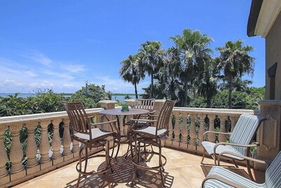 Sandcastle Captiva luxurious, 2 minutes from beach, private pool, bay views