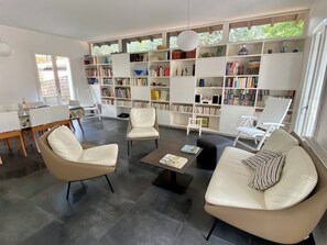 Télévision, table de tennis de table