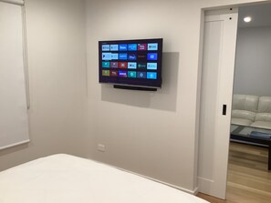 1 bedroom, desk, free WiFi, bed sheets - Stylish beach front retreat (Jan Juc)