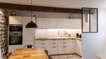 KylskÄp, mikrovÄgsugn, ugn och spishÀll