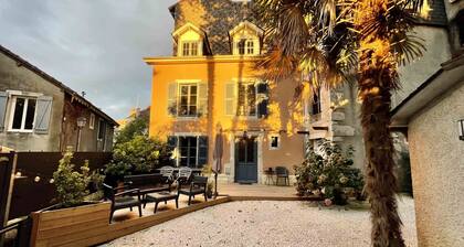 En hyper centre de Pau, Maison et Appartement au calme avec terrasse et parking!