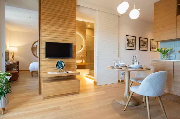 1 bedroom, desk, free WiFi, bed sheets