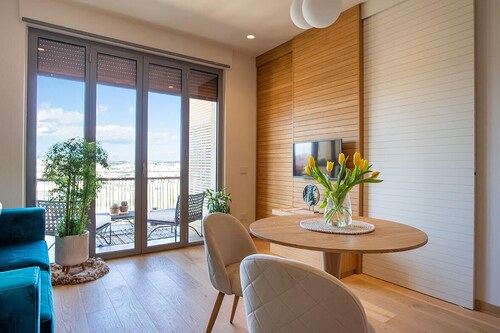 NEW, REFINED, ELEGANT AND EXCLUSIVE APARTMENT LOCATED IN THE CENTER OF THE CITY.