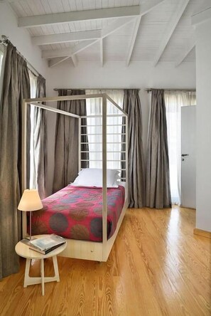Appartement supérieur, 2 chambres, vue sur la ville | Draps en coton égyptien, literie de qualité, accès au Wi-Fi (inclus)
