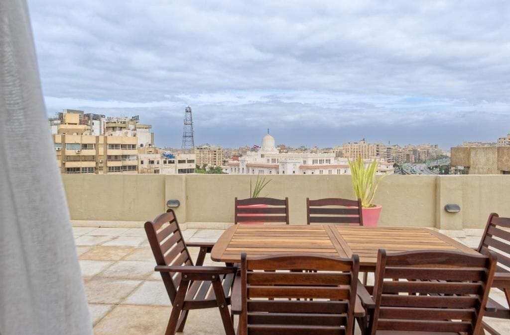 Apartamento superior, 2 habitaciones, vistas a la ciudad | Sábanas de algodón egipcio, ropa de cama de alta calidad, wifi gratis