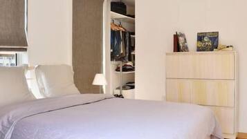 Egyptian cotton sheets, premium bedding, free WiFi