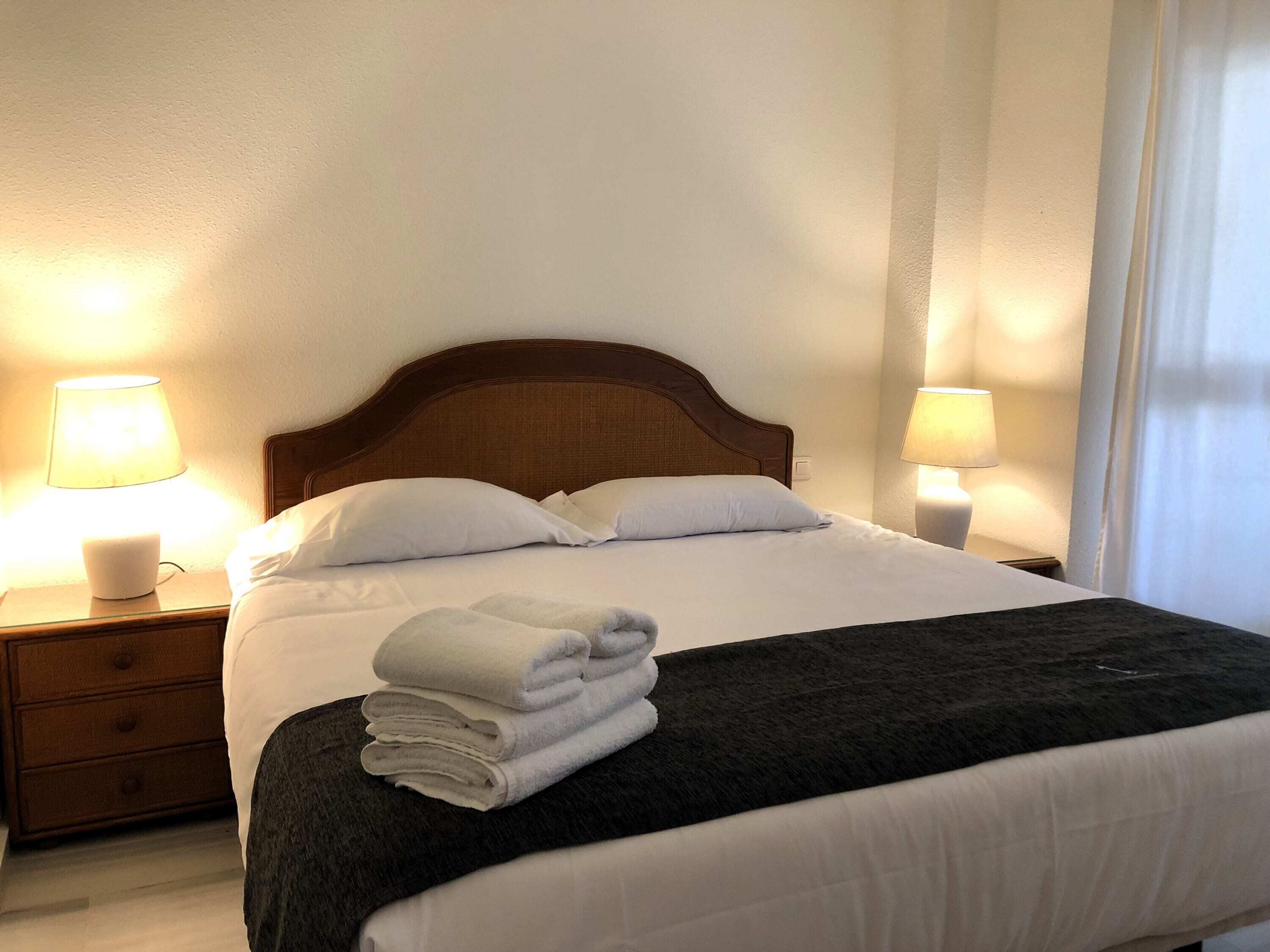 3 slaapkamers, een strijkplank/strijkijzer, wifi, beddengoed