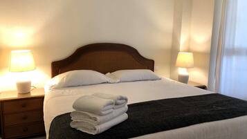 3 slaapkamers, een strijkplank/strijkijzer, wifi, beddengoed