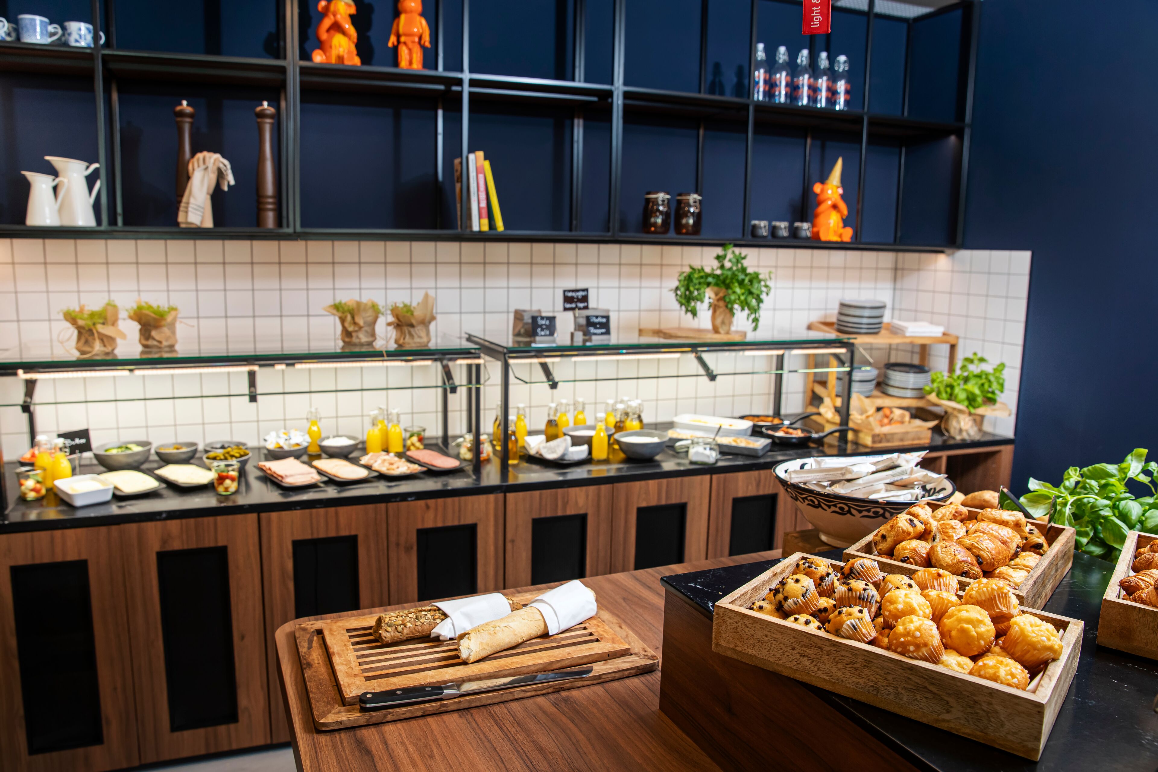 Tägliches Frühstücksbuffet (17 EUR pro Person)
