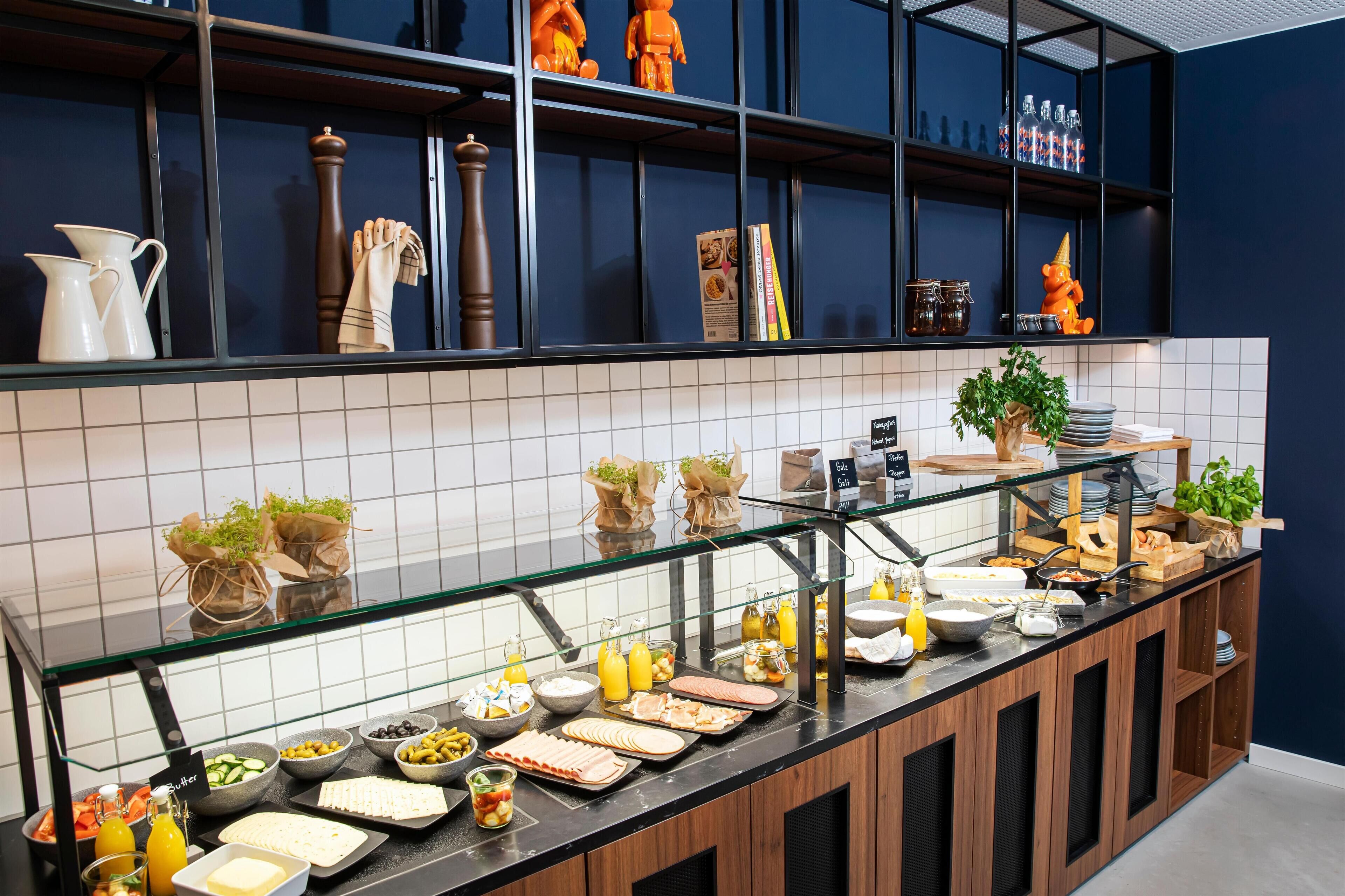 Petit déjeuner buffet (15 EUR par personne)