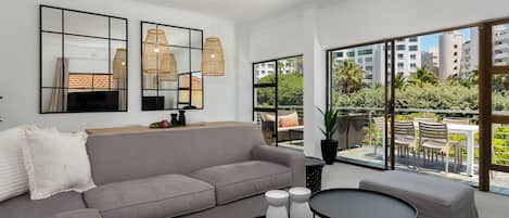 Design Apartment | Living area | 50-inch flat-screen TV with cable channels, TV, Netflix