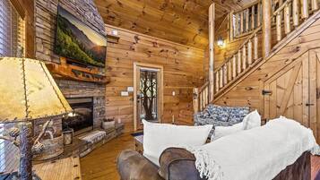 Televisio, takka, DVD-soitin, pöytäjalkapallopöytä