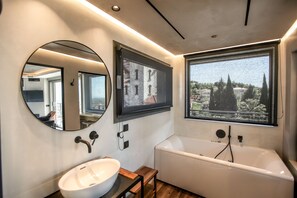 Suite Premium, hidromasaje, vista al valle | Baño | Tina y regadera independientes y tina de hidromasaje 