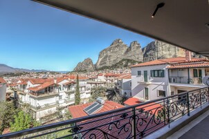 Suíte premium, banheira de imersão, vista para a montanha | Vista da sacada