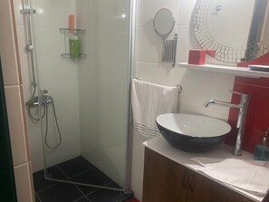 Family Room | Free WiFi, bed sheets - PALMİYE PANSİYON (Karaburun)