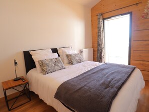 2 bedrooms - Chic Apartment with Balcony, 2 Bedrooms & Mountain Views in Les Gets (Les Gets)