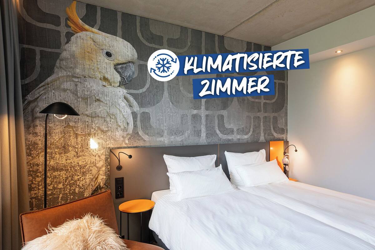 書桌、免費 Wi-Fi、床單