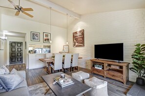 Smart TV, fireplace, stereo, offices