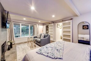 Desk, iron/ironing board, free WiFi, bed sheets