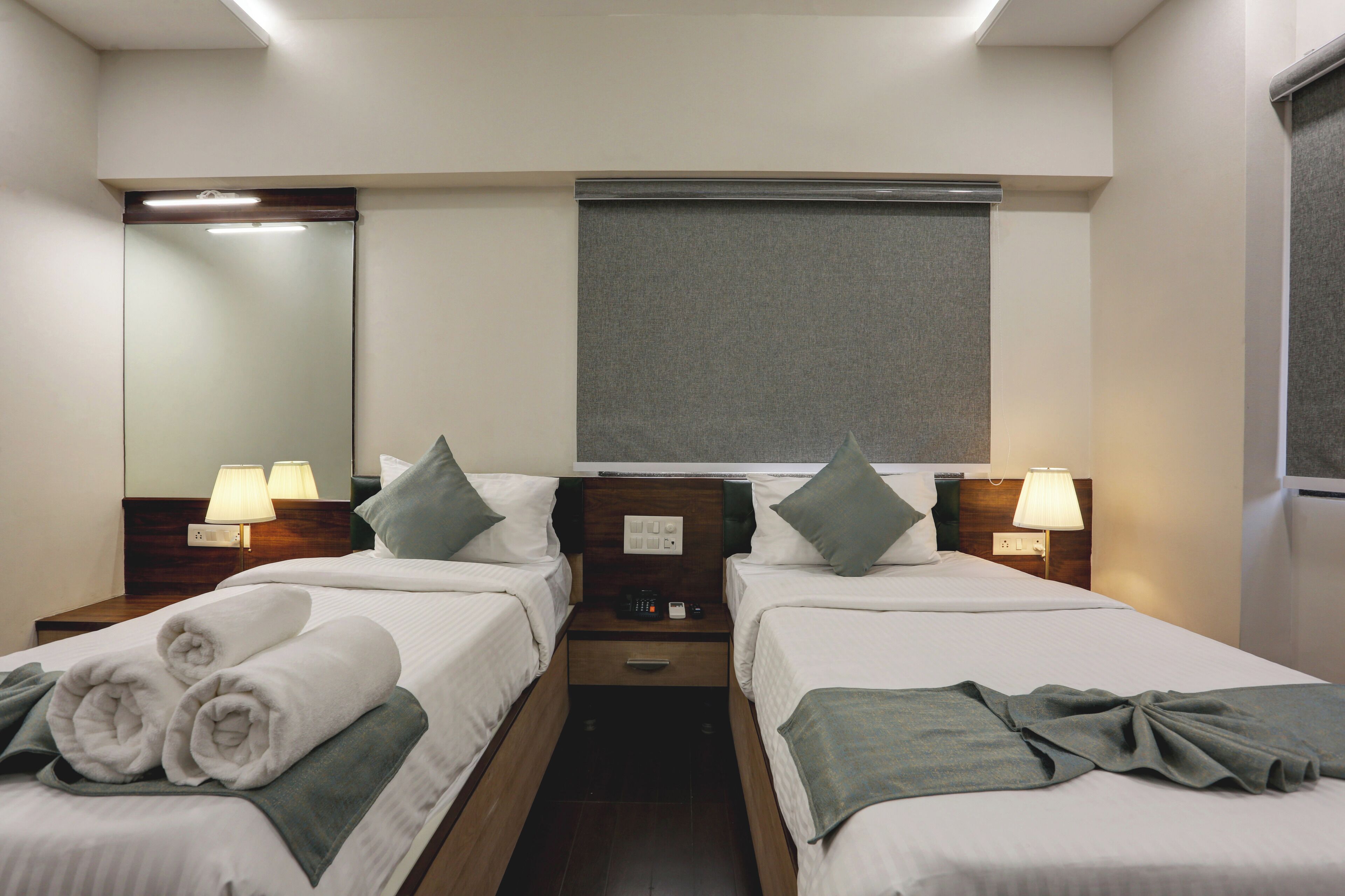 Executive Room | Premium bedding, in-room safe, desk, laptop workspace