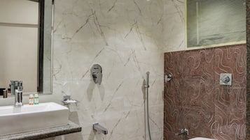 Deluxe Room | Bathroom