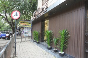 Property entrance - Hotel Ozone Inn (Mumbai)