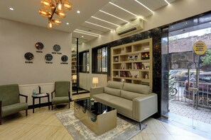 Lobby sitting area - Hotel Ozone Inn (Mumbai)