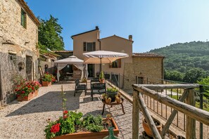 Appartement Familial, plusieurs chambres, 2 salles de bains (Podere del Ciacchi Among Tuscany) | Terrasse/Patio