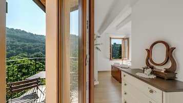 Family Apartment, Multiple Bedrooms, 2 Bathrooms (Podere del Ciacchi Among Tuscany) | Interior