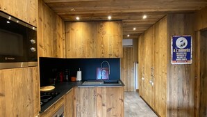 A modern kitchen with wooden cabinetry, a Bosch oven, and a sink. - T2 + Sleeping Area 6 Pers, South, Wifi, La Clusaz (La Clusaz)