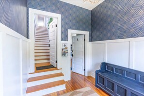 Interior - Huge Luxury House - 4 king beds, fire pit, grill (Lynchburg)