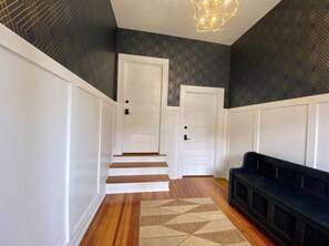 Interior - Dorchester- 2 King beds in downtown Lynchburg! (Lynchburg)