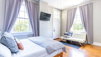 3 bedrooms, desk, iron/ironing board, WiFi