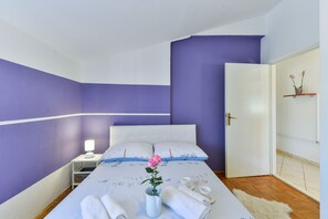 3 makuuhuonetta, silitysrauta/-lauta, ilmainen Wi-Fi, vuodevaatteet