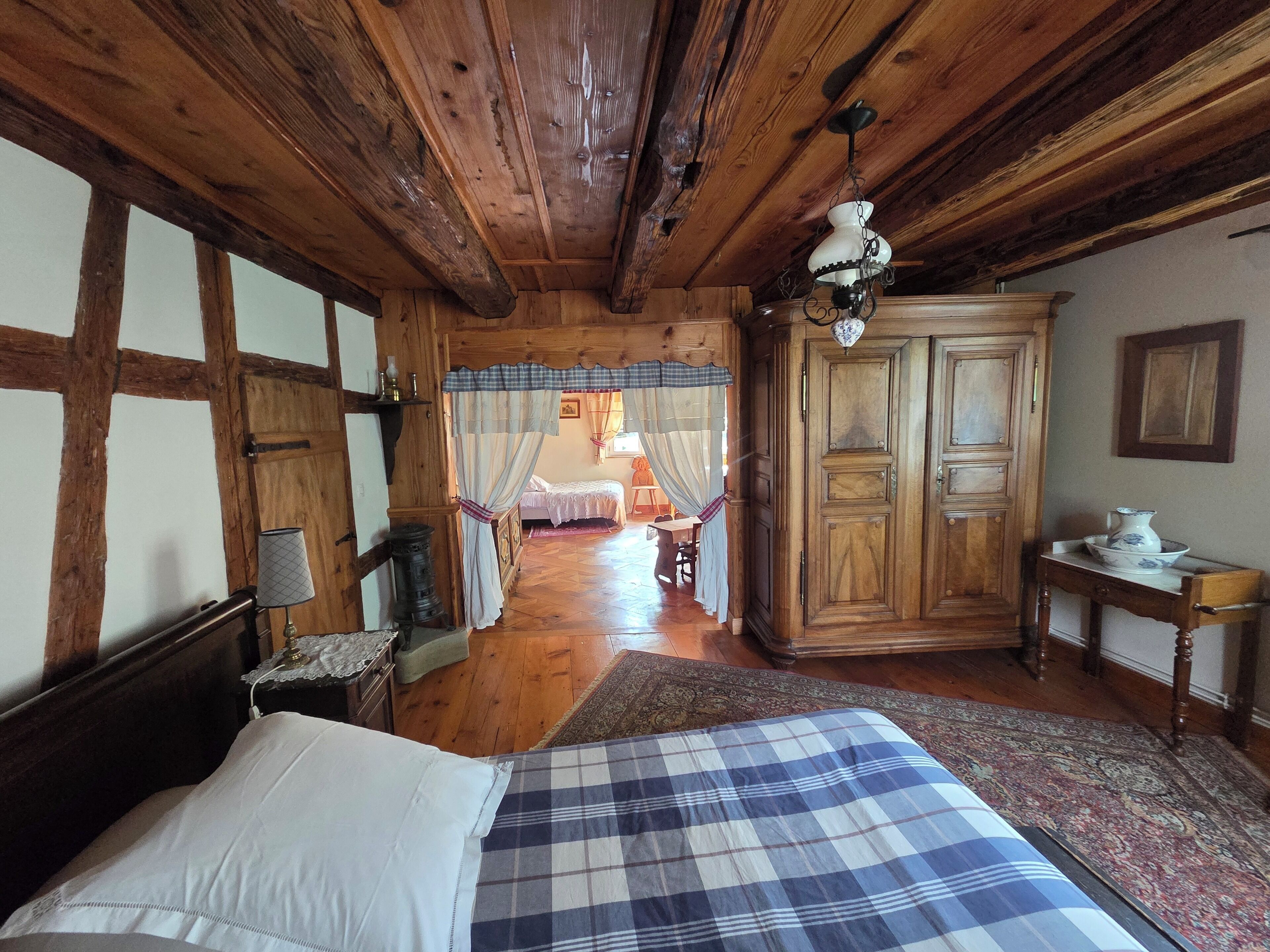 4 chambres, fer et planche à repasser, lit parapluie, Wi-Fi gratuit