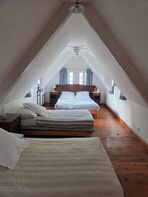 4 chambres, fer et planche à repasser, lit parapluie, Wi-Fi gratuit