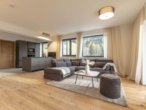 TV - Penthouse max.8 P.& Infinity Pool by Interhome (Sankt Martin am Tennengebirge)