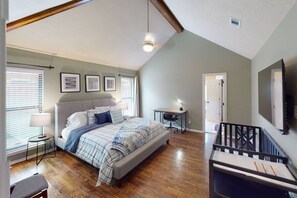 4 bedrooms, desk, iron/ironing board, travel crib